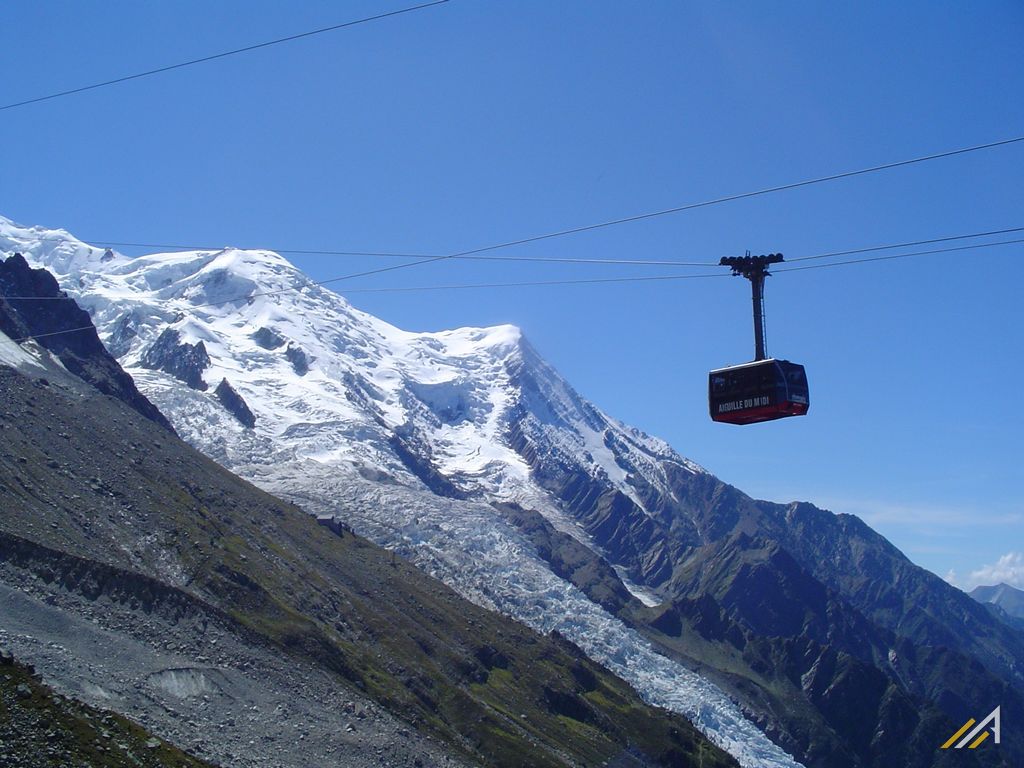 Wycieczka alpejska. Wjazd z Chamonix na  Aiguille du Midi