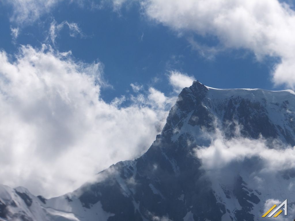 Trekking wokół Matterhorn i Monte Rosa. Widok na Punta Gnifetti na Monte Moro