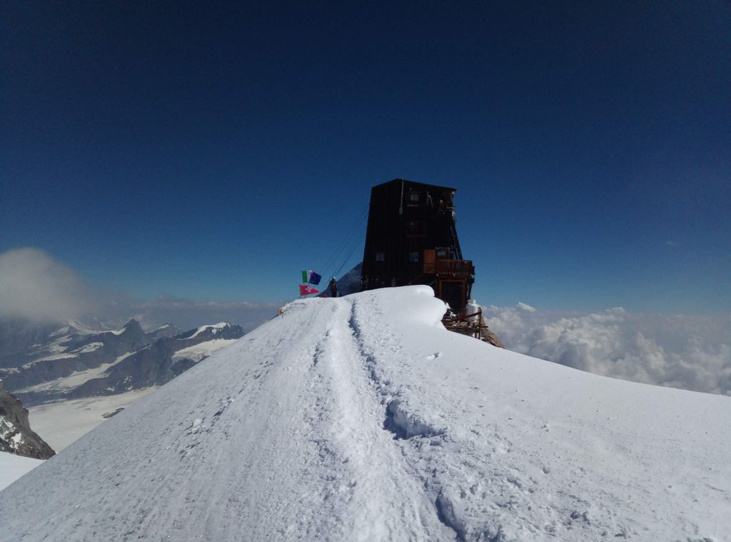 Trekking w Alpach. Capanna Margherita, schronisko na Punta Gnifetti, Masyw Monte Rosa