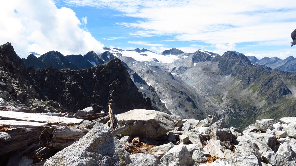 Trekking w górach Adamello Presanella. Widok na lodowce Pisgana