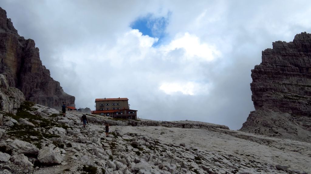 Dolomity Brenta, trekking. Rifugio Pedrotti (2492 m n.p.m.)