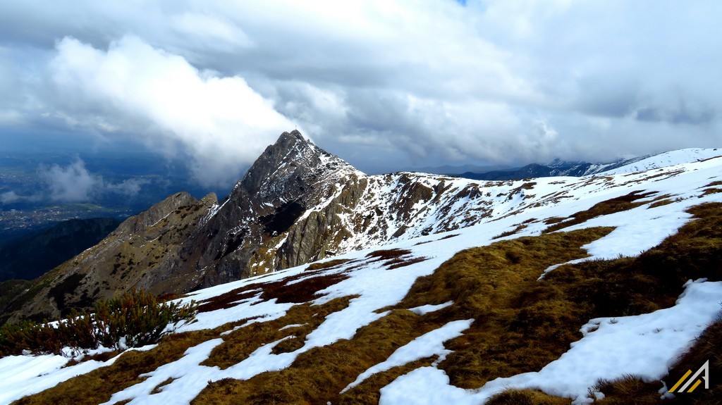 Tatry Zachodnie, trekking. Widok na Giewont z Czerwonego Grzbietu.