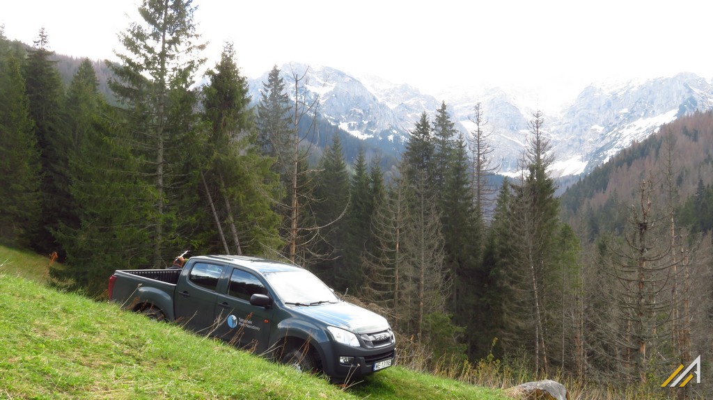 Wycieczka w Tatry Zachodnie. Widok ze szlaku na Przysłop Miętusi.