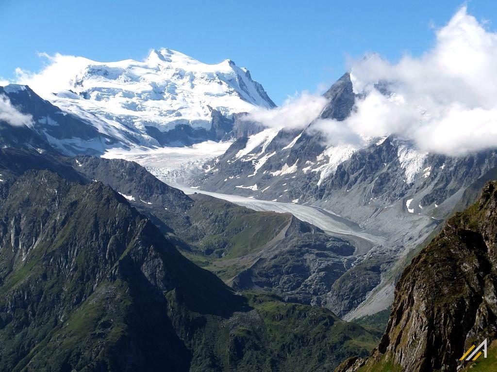 Trekking Haute Route. Widok na Grand Combin (4314 m n.p.m.) i Glacier de Corbassiere 