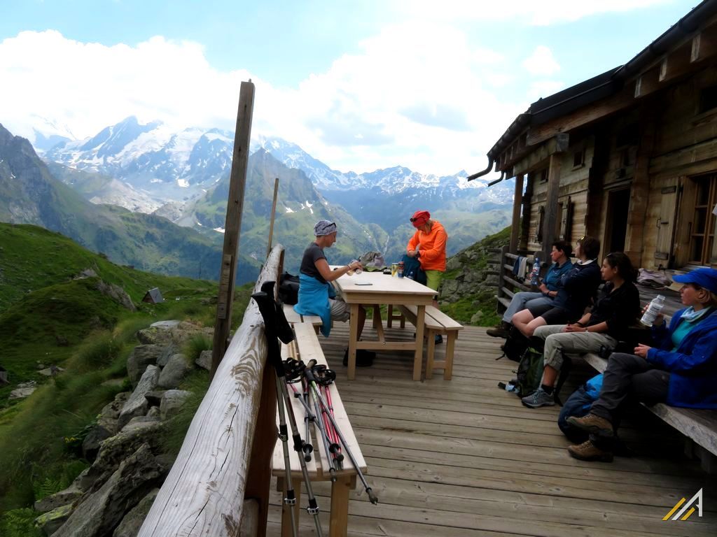 Trekking Haute Route. Cabane de Louvie, widok na Combin de Corbassiere