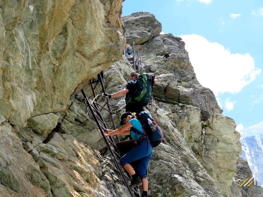 Trekking w Alpach, Haute Route. Przełęcz Pas de Chevres na szlaku z Lac des Dix do Arolla