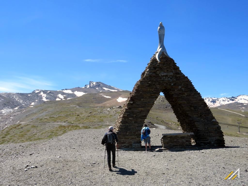 Trekking w Andaluzji, szlak z Pradollano na szczyt Veleta, góry Sierra Nevada