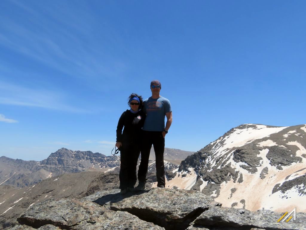 Trekking w Górach Betyckich, Sierra Nevada. Na szczycie Veleta (3394 m n.p.m.), z tyłu Alcazaba (3371 m n.p.m.)