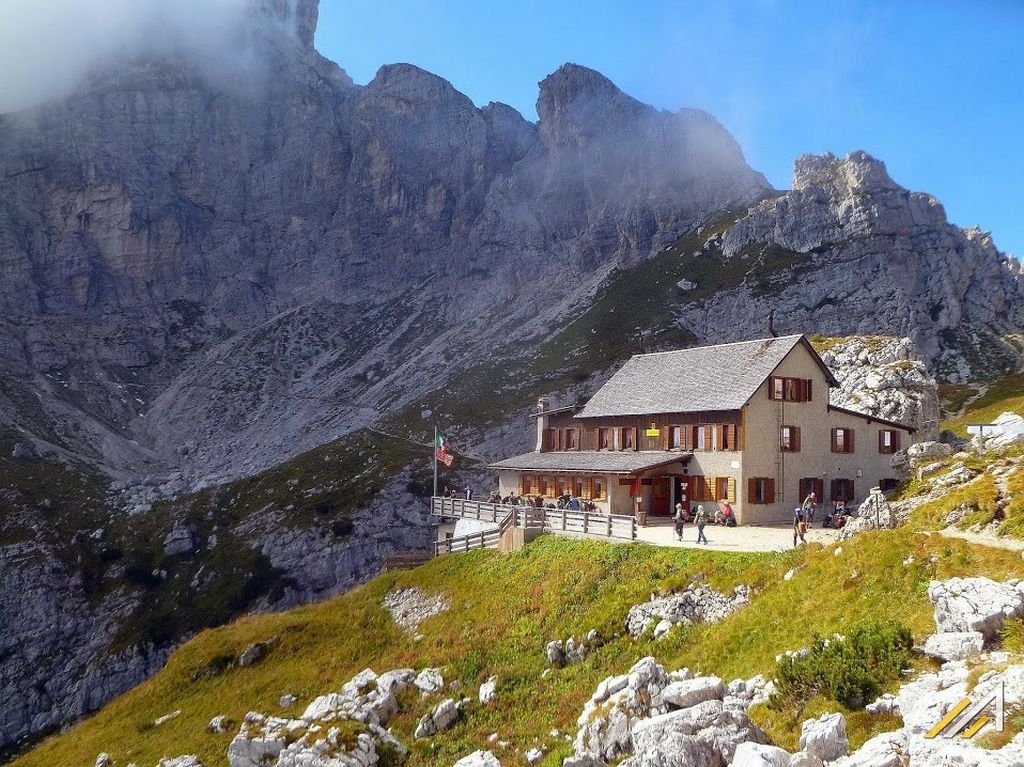 Trekking w Dolomitach. Rifugio Coldai w grupie Civetta