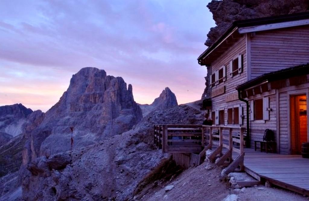 Trekking w Dolomitach. Rosengarten, Rifugio Passo Principe (2601 m n.p.m.)