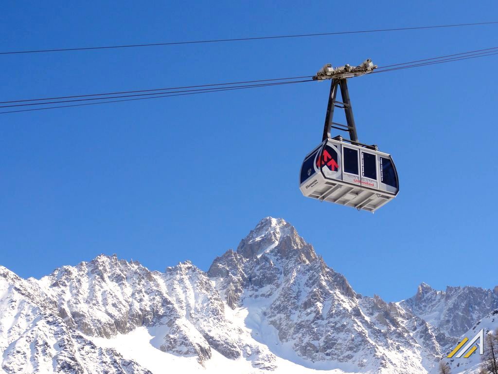 Narty w Alpach, widok na otoczenie lodowca Argentiere, Francja