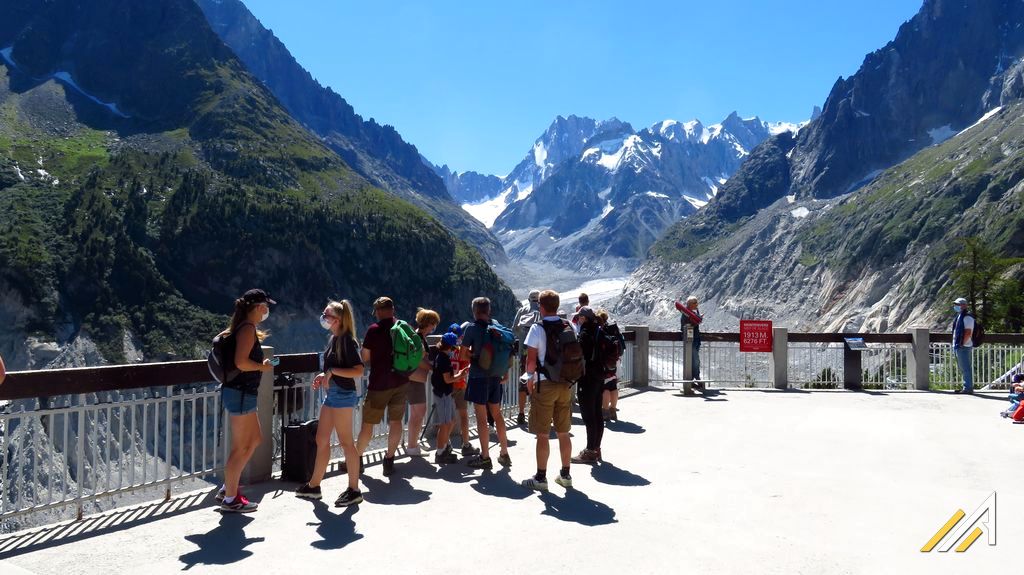 Widok na lodowiec Mer de Glace z Montenvers. Masyw Mont Blanc