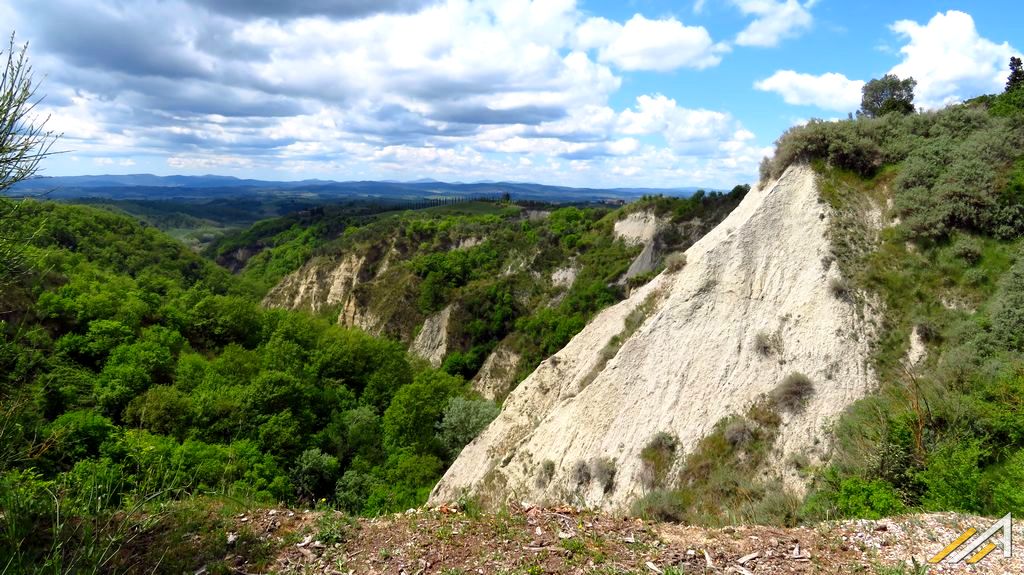 Toskania, wycieczka. Żleby i wąwozy na Crete Senesi