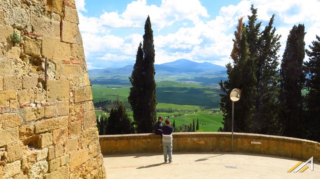 Toskania, wycieczka do Pienzy. Widok z dolinę Val d'Orcia