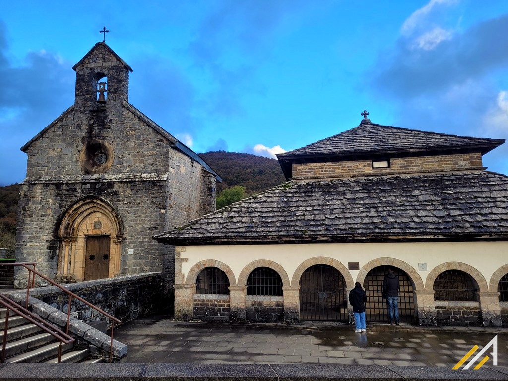 Pireneje Zachodnie, trekking. Zwiedzanie Roncesvalles.